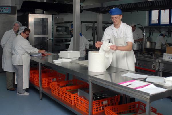 Trabajadores en un Centro Especial de Empleo | Foto de Servimedia