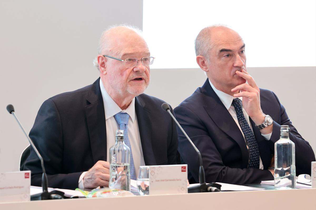 Juan José Garmendia (izquierda), presidente de hna desde 1998, y Leopoldo Escobedo (derecha), nuevo presidente de hna | Foto de hna