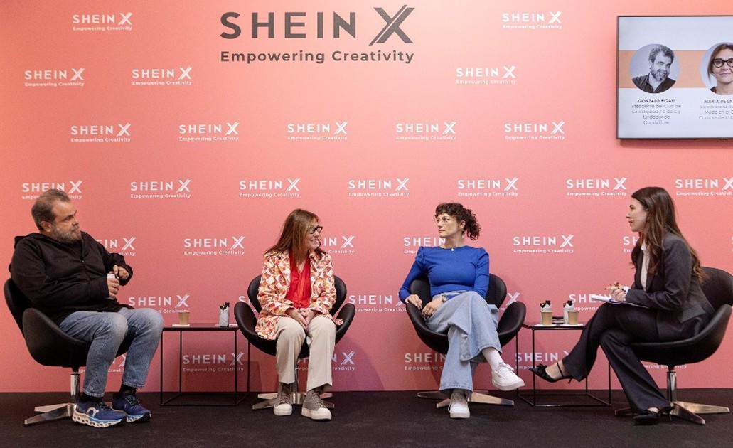 De izquierda a derecha: Gonzalo Figari, presidente del Club de Creativos y Fundador de Candy Store; Marta de la Rocha, vicedecana del área de Moda en el Creative Campus de la Universidad Europea; Lupe de la Vallina, artista y fotógrafa especializada en re