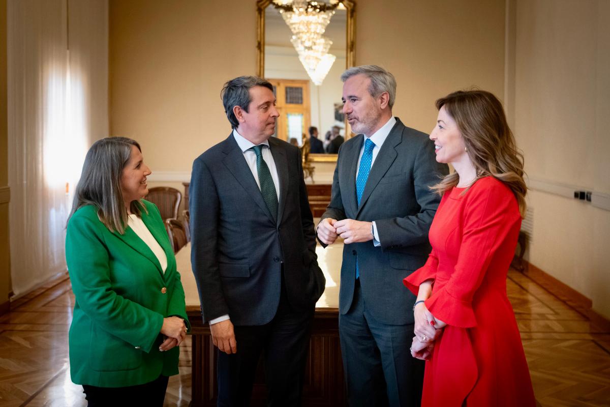 De izquierda a derecha: Mar Paños, Antonio Bueno, Jorge Azcón y Natalia Chueca | Foto de Fabián Simón/Gobierno de Aragón