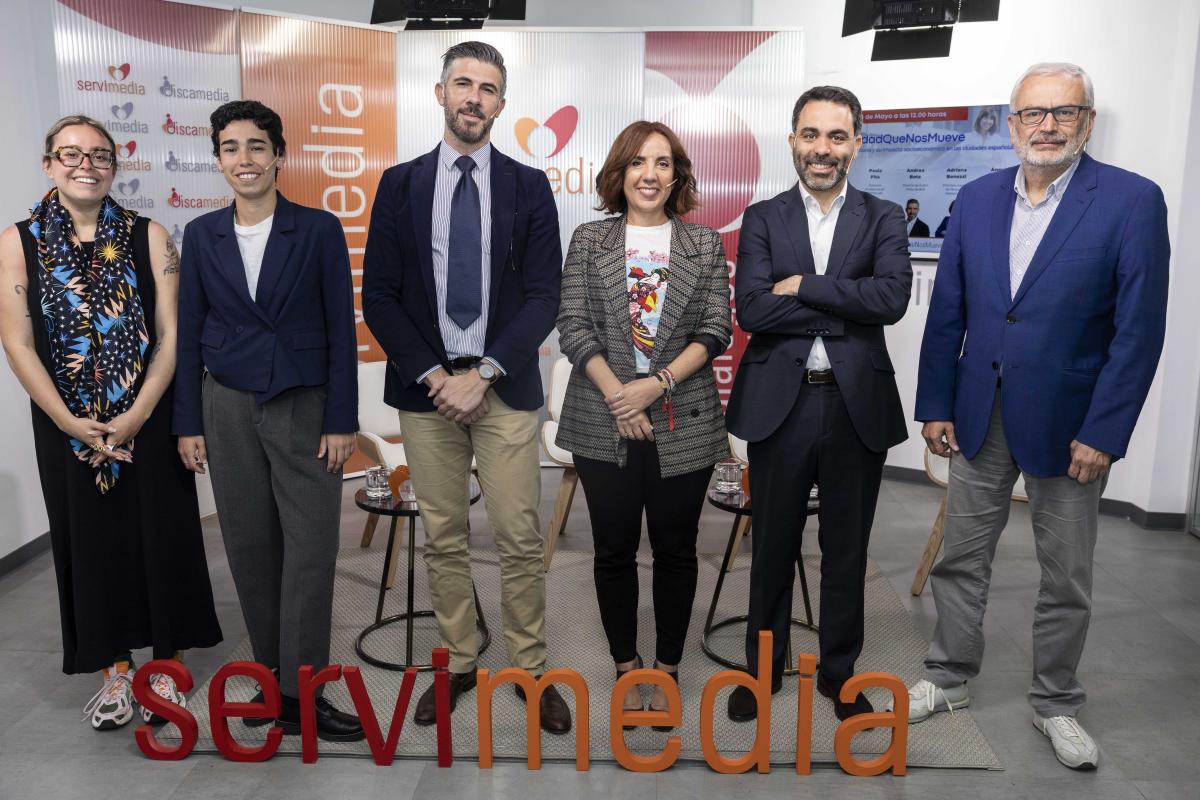 Los expertos, antes de comenzar el diálogo en Servimedia | Foto de Jorge Villa