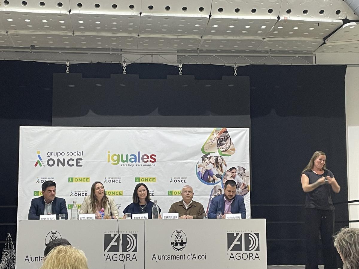 Sergio Barrera, Enrique Llin; Aroa Mira, Estela Medina y Fran Juan Teruel durante el acto de presentación | Foto de ONCE
