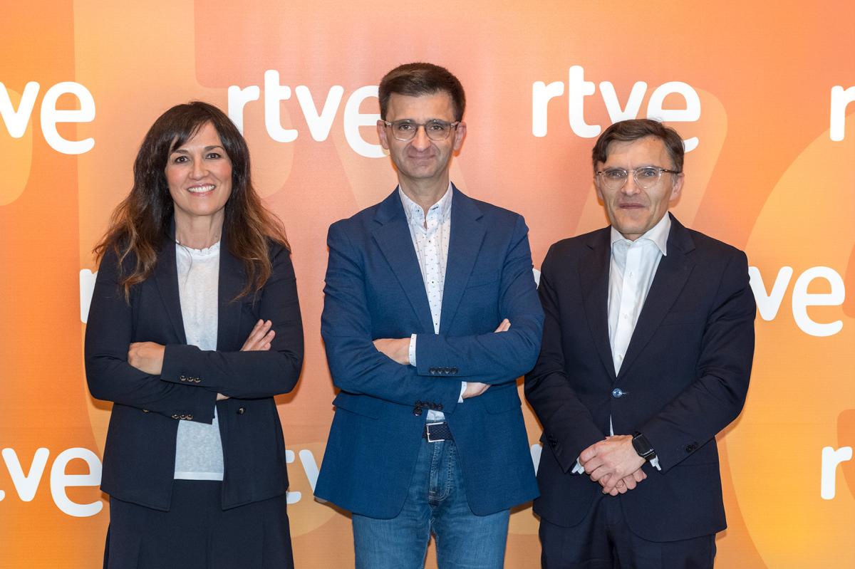 La directora de Deportes de RTVE, Rosana Romero, el presidente de RTVE, José Pablo López, y el presidente del Comité Paralímpico Español (CPE), Alberto Durán | Foto de RTVE