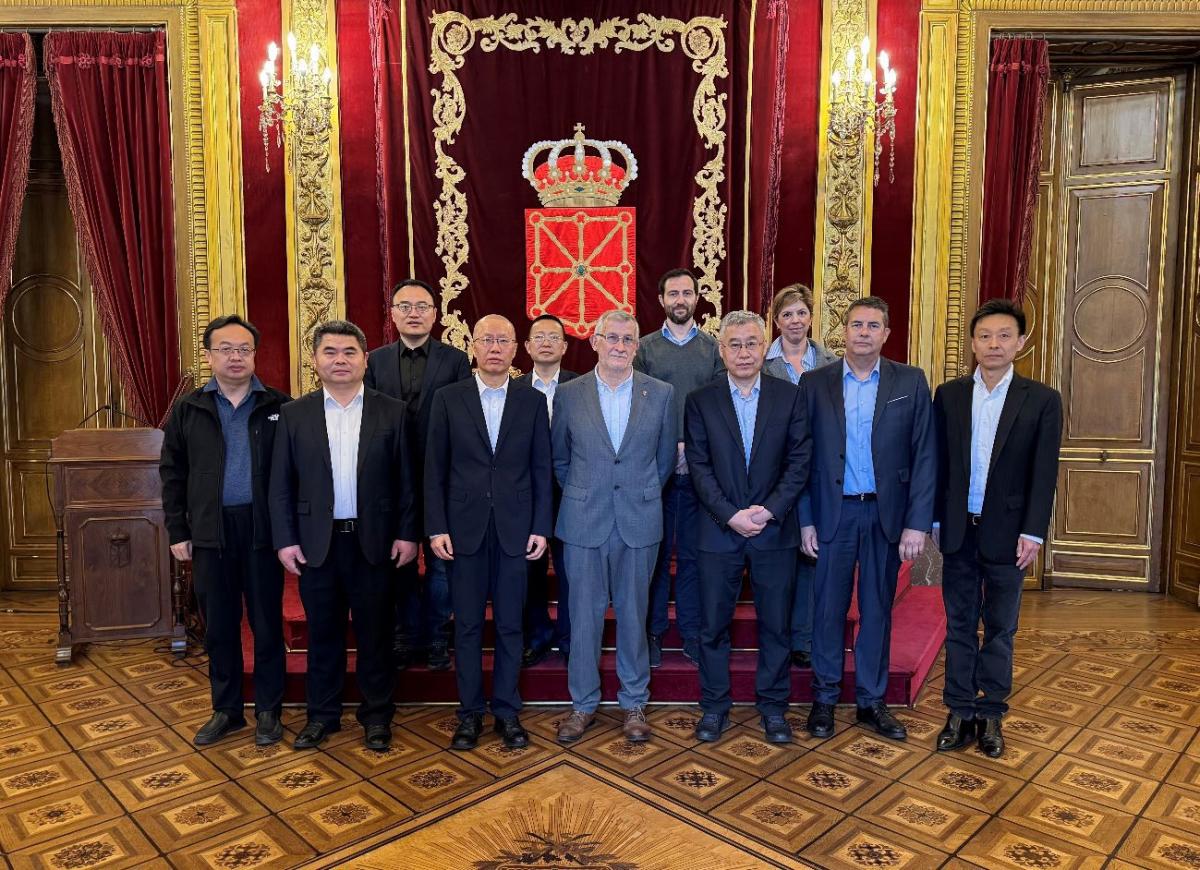 El vicepresidente navarro Félix Taberna, junto a representantes de Yankuang Energy Group y de  Geoalcali | Foto del Gobierno de Navarra