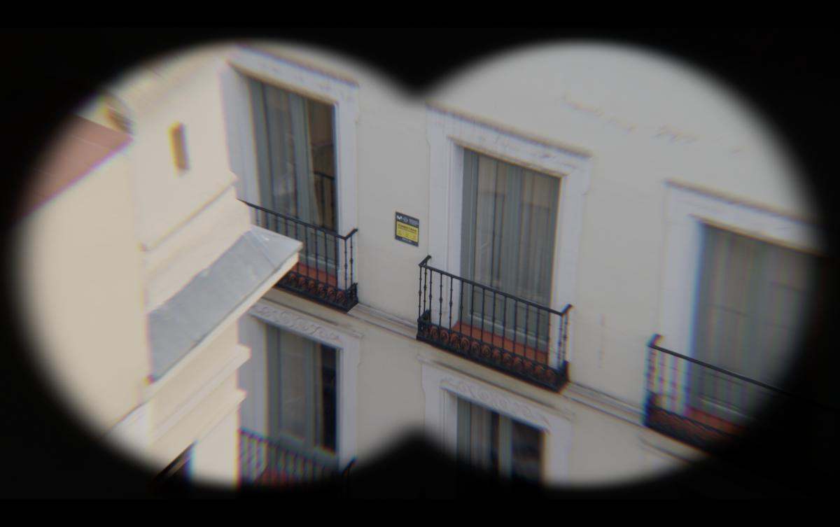Balcón de una vivienda vista con prismáticos | Foto de Movistar Prosegur Alarmas