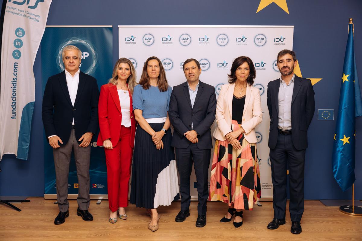 De izquierda a derecha: Patxi Amutio, secretario general de la Fundación IDIS; Luisa Bautista, socia de Salud y Sanidad de Iberia en Accenture; Ruth del Campo, directora general del Dato del Ministerio para la Transformación Digital y de la Función Públic