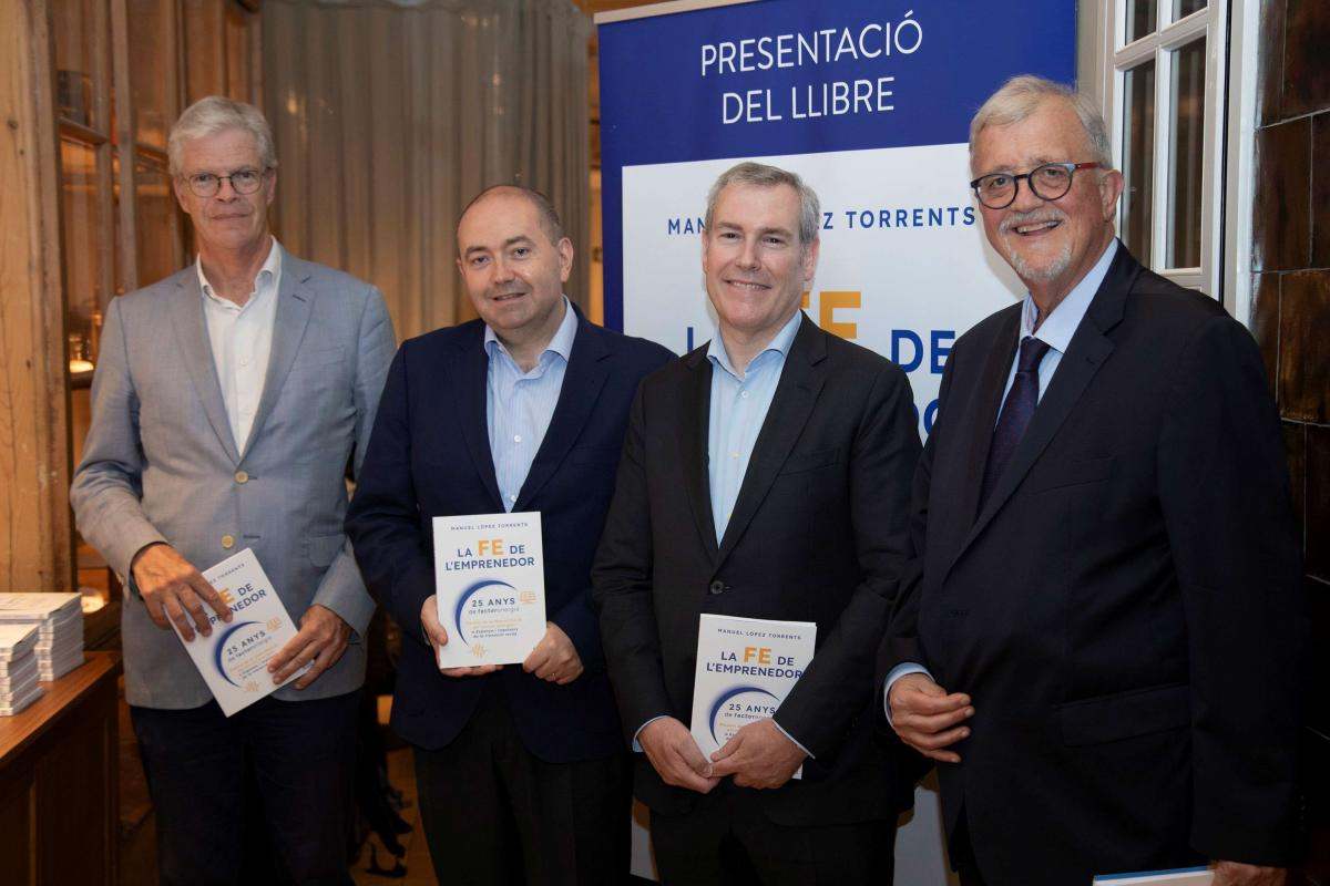Martí Saballs, Manuel López Torrents, Emili Rousaud y el catedrático Francesc Xavier Mena en el hotel Pulitzer de Barcelona.