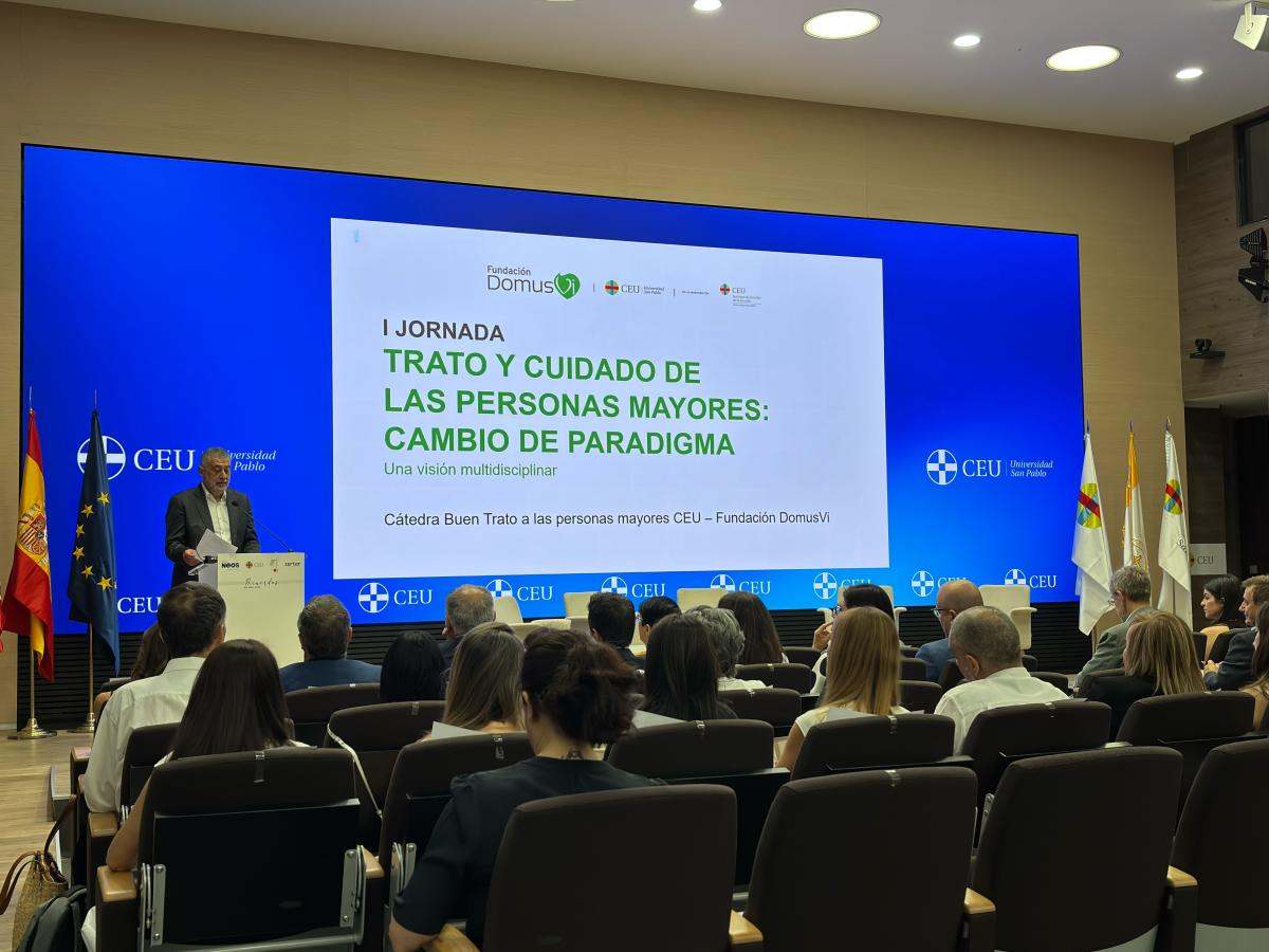 José María Pena, CEO de DomusVi España, dando unas palabras de bienvenida