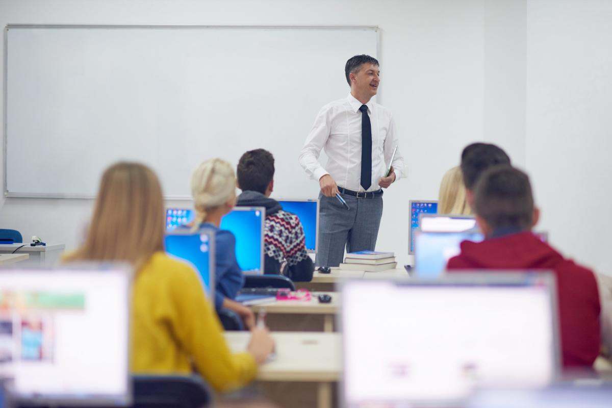 Aula de formación | Foto de 123RF/dotshock