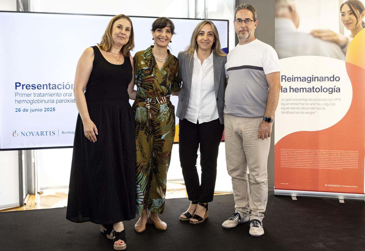 Los doctores Mónica Ballesteros, Marta Morado y David Beneitez, con la directora Médica del Área de Hematología de Novartis | Foto de Novartis