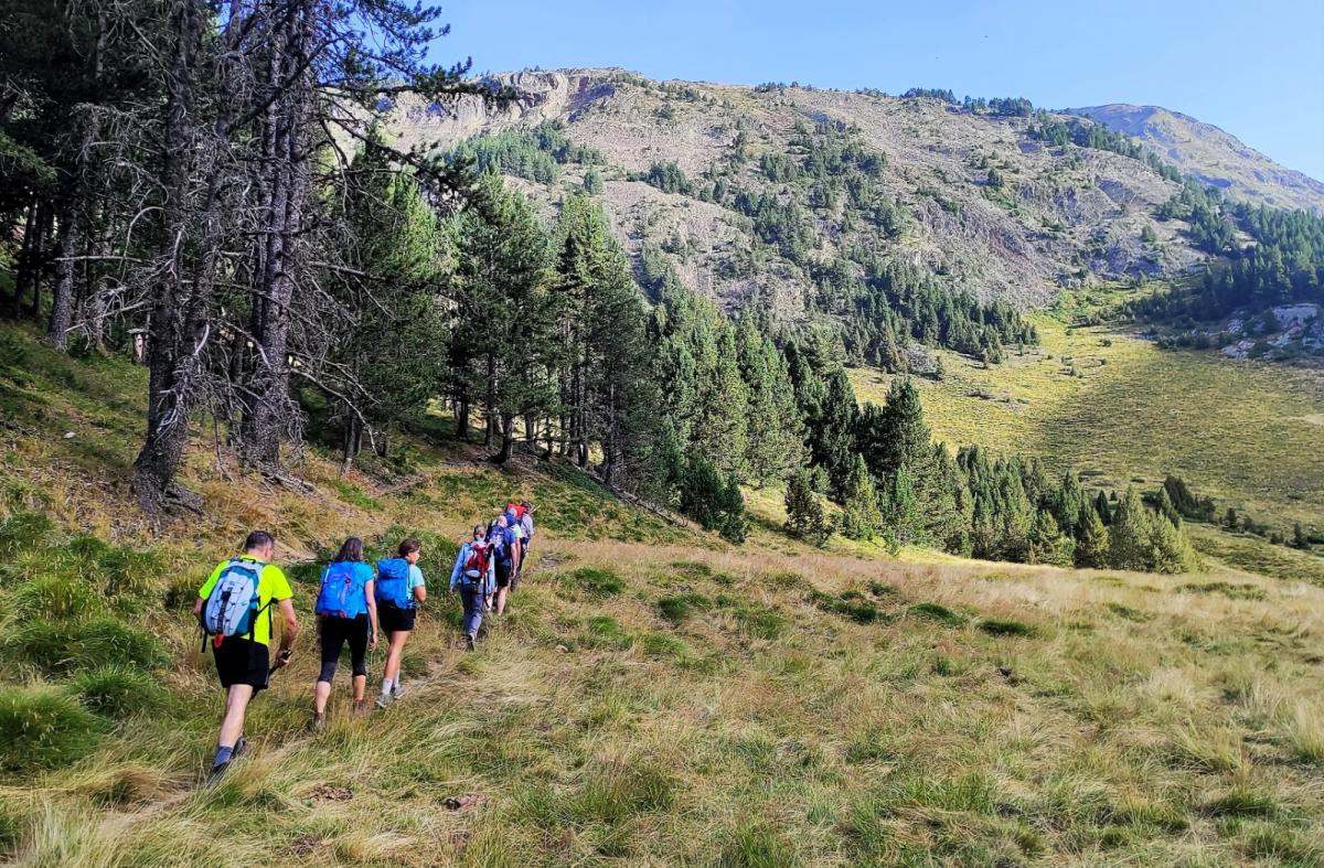 Excursionistas en el valle de Chistau | Foto de Montaña Segura