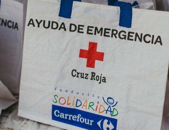 Bolsa con ayuda de emergencia de Fundación Carrefour y Cruz Roja | Foto de Fundación Carrefour