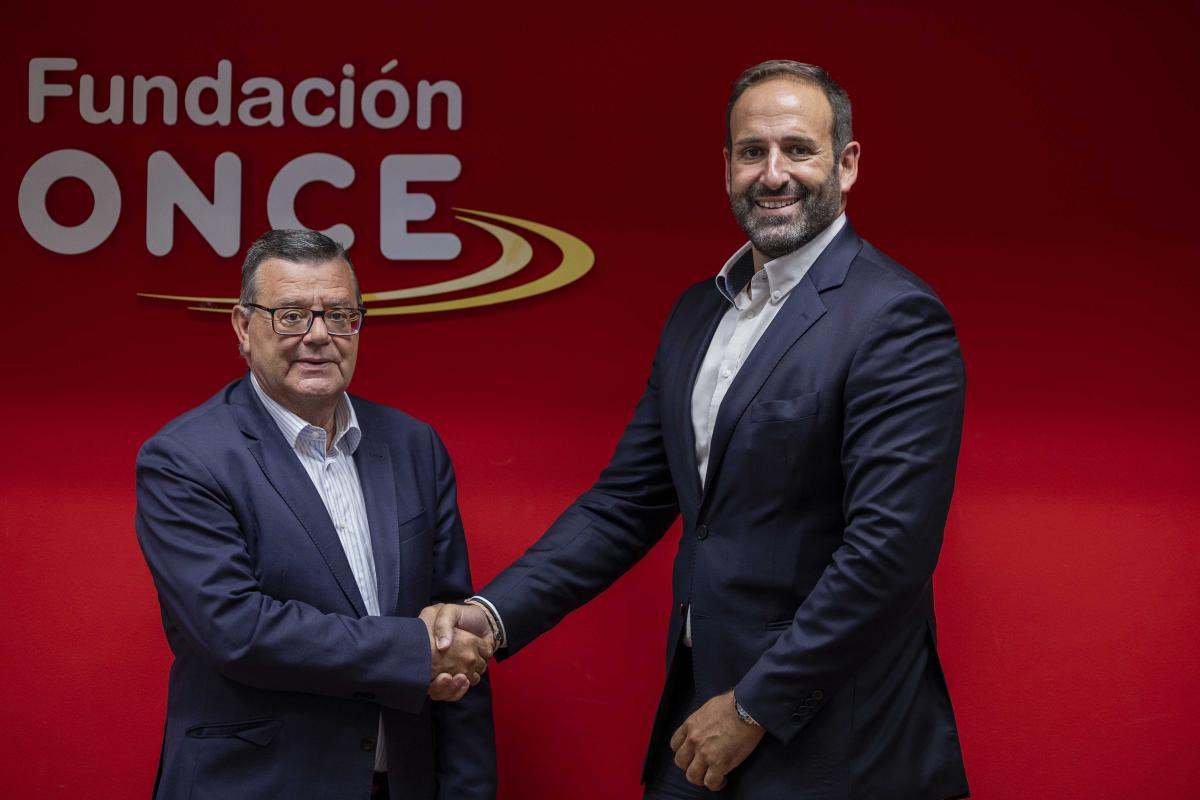 José Luis Martínez Donoso, director general de Fundación ONCE, y Daniel Mila, director general de Escofet 1886 | Foto de Jorge Villa/Servimedia