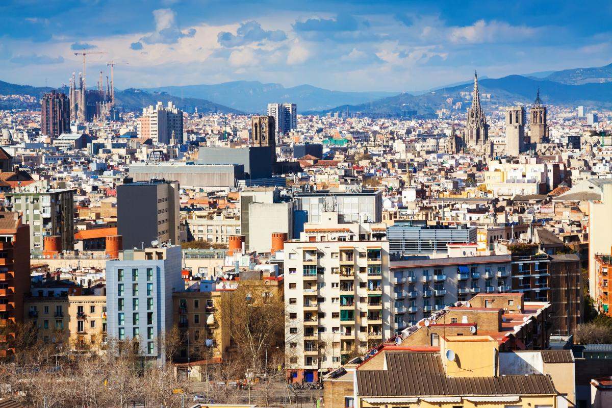 Edificios de viviendas de Barcelona | Foto de 123RF/jackf