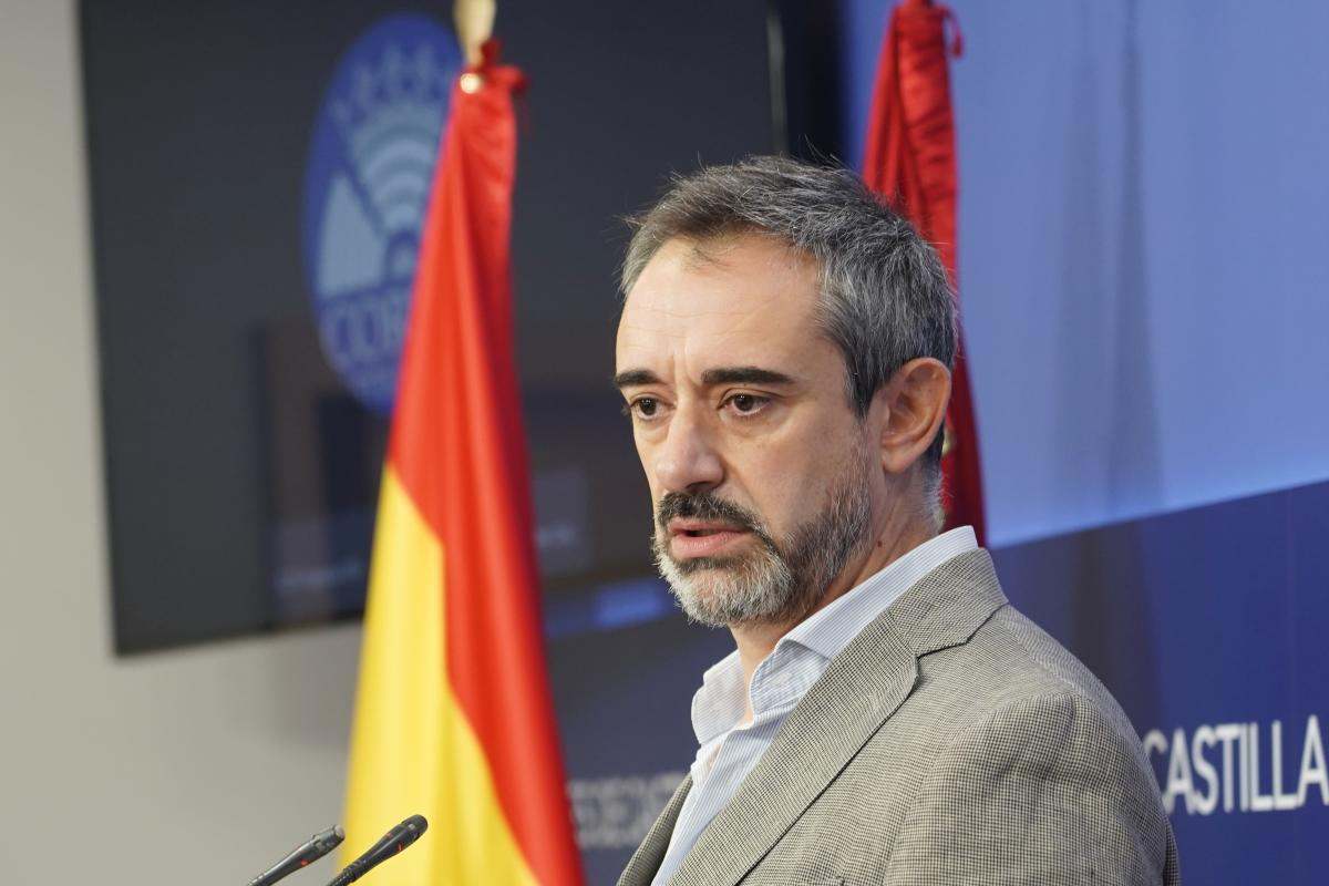 El portavoz parlamentario de Vox en las Cortes de Castilla y León, David Hierro, informa de las medidas judiciales de su partido | Foto de ICAL/Rubén Cacho