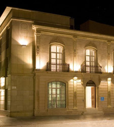 insignia_hotel.jpg