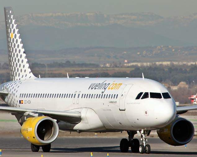 vueling_avion_pista.jpg