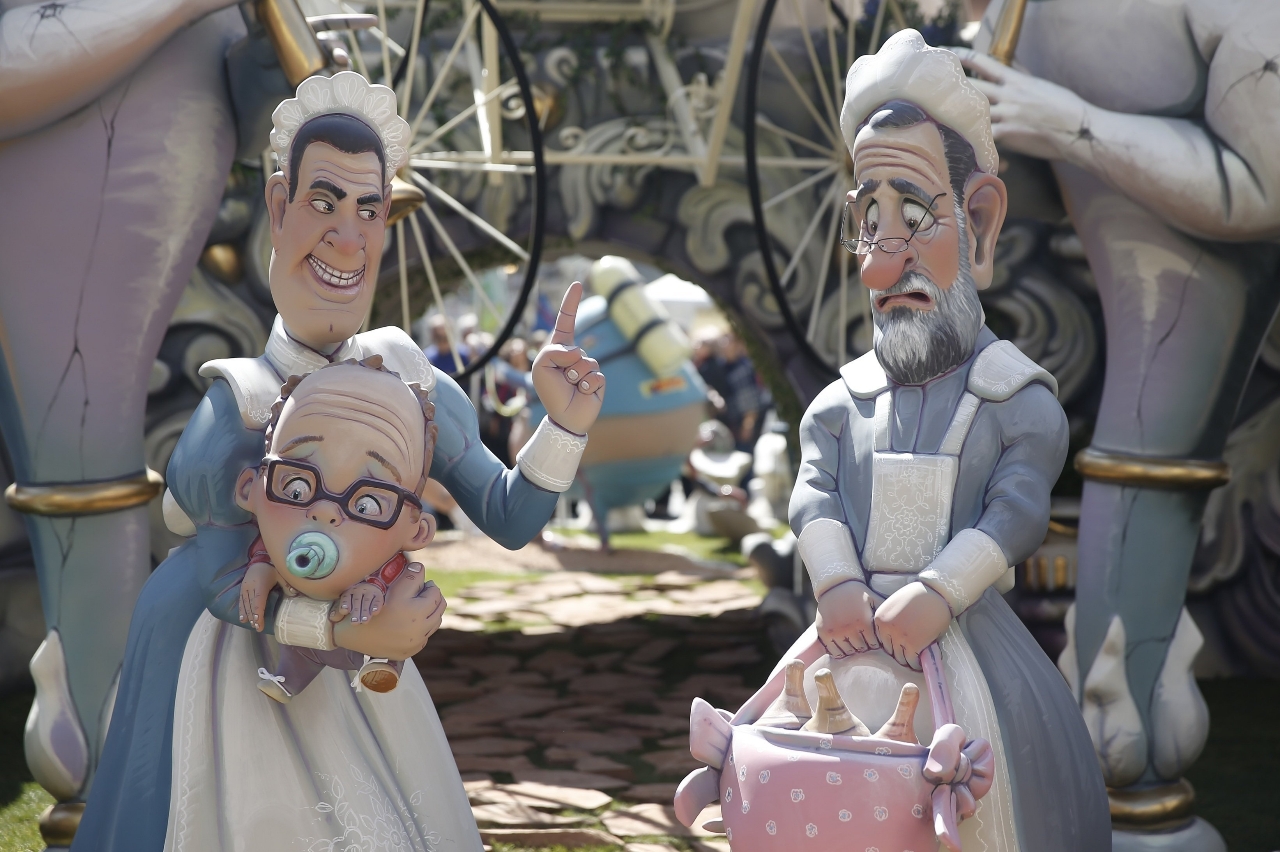 Rajoy y Sánchez, entre los ninots