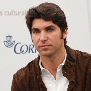 /imag/zeleb/2014/03/25/cayetano_rivera_a_lo_willy_fog_por_el_mundo_0.jpg