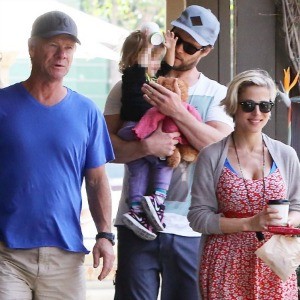 /imag/zeleb/2014/04/10/elsa_pataky_con_los_hemsworth_e_india_rose.jpg