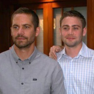 /imag/zeleb/2014/04/16/paul_y_cody_walker.jpg