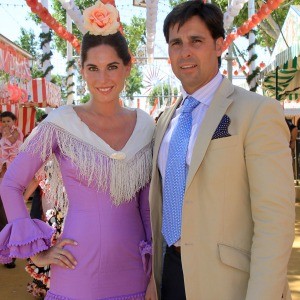 /imag/zeleb/2014/05/07/lourdes_montes_y_fran_rivera_en_la_feria_de_abril_0.jpg
