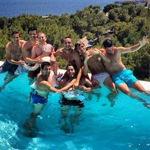 /imag/zeleb/2014/06/12/novak_djokovic_celebra_su_despedida_de_soltero_en_ibiza_0.jpg