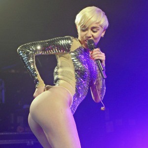 /imag/zeleb/2014/06/17/miley_cyrus_5.jpg