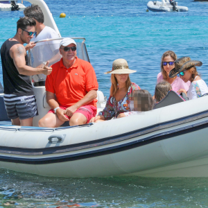 /imag/zeleb/2014/07/14/david_bustamante_paula_echevarria_y_su_hija_daniella_salen_a_navegar_en_ibiza.png