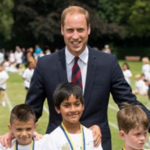 /imag/zeleb/2014/07/17/principe_guillermo_en_un_acto_con_ninos_1.jpg