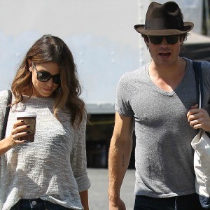 /imag/zeleb/2014/08/11/nikki_reed_e_ian_somerhalder_en_un_mercadillo_en_los_angeles.jpg