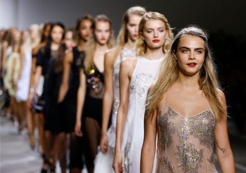/imag/zeleb/2014/09/15/cara_delevingne_22.jpg