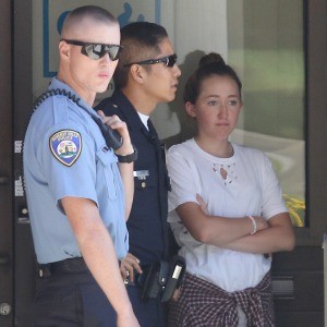 /imag/zeleb/2014/09/16/la_cara_de_noah_cyrus_lo_dice_todo_adios_paseo_en_moto_0.jpg