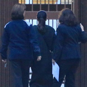 /imag/zeleb/2014/11/21/la_cantante_entrando_en_prision_0.jpg