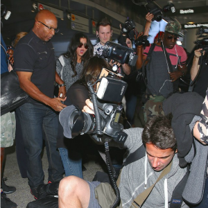 /imag/zeleb/2015/03/24/selena_gomez_y_los_fotografos.png