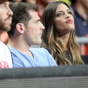 /imag/zeleb/2015/07/31/casillas_y_sara_carbonero.jpg