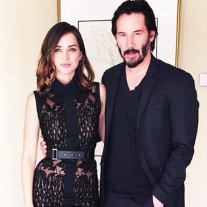 /imag/zeleb/2015/10/05/ana_de_armas_y_keanu_reeves_1.jpg