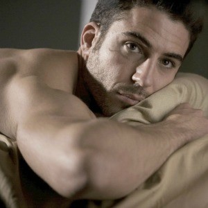 /imag/zeleb/2015/10/15/miguel_angel_silvestre_en_sense8_2.jpg